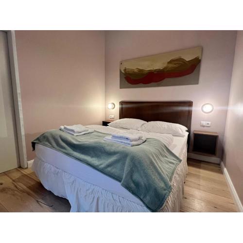 1 Aprt & 5 Stylish Hotel Rooms, Comfort & Convenience Combined