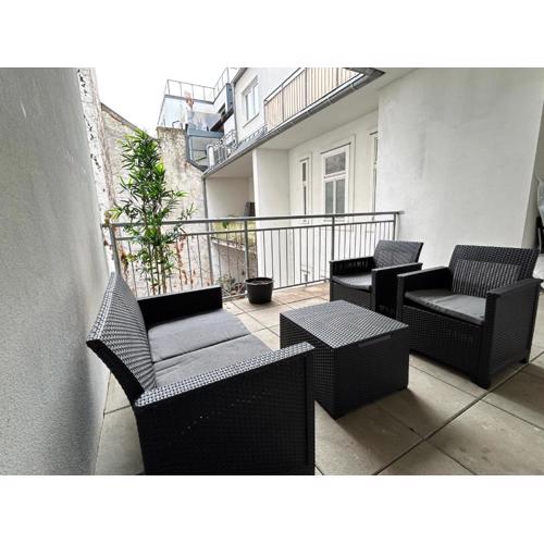 100 m2 Central Apartment with Balcony