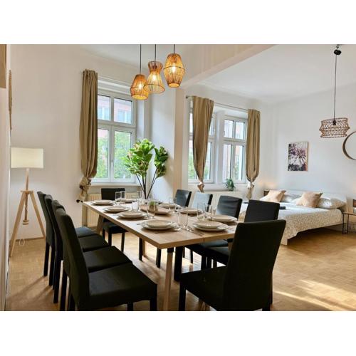 130 m2 Stylish Apartment with Free Parking