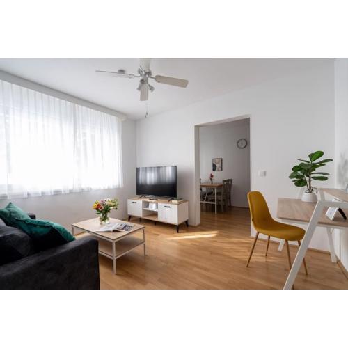 1BR Haven with Swift City Access by HM