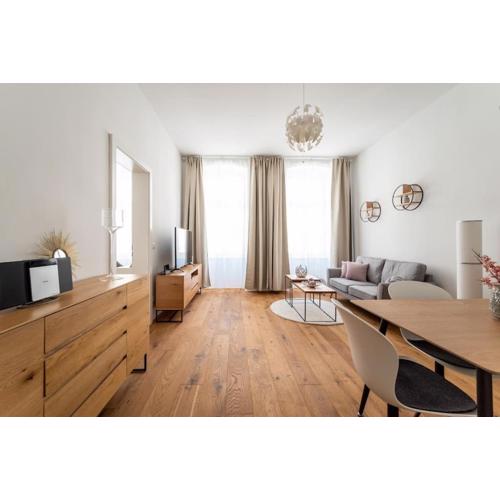 1BR Oasis with Easy City Access by HM