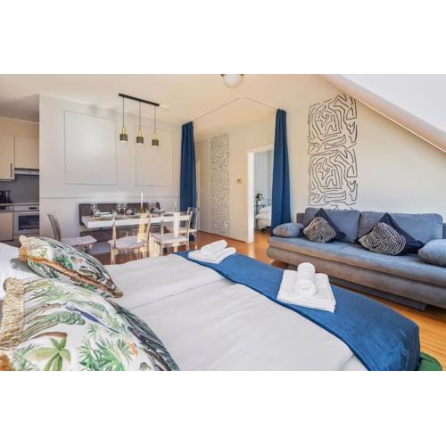 2 seperate Full Apartments / 5 BR / Rooftop /