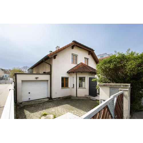 4-Bedroom House & Large Garden