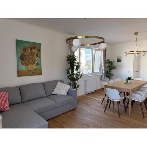 4 Bedroom Stylish House with Garden