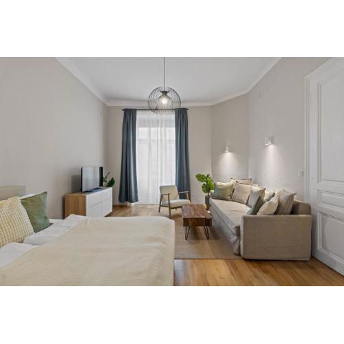 5 Minutes to Shopping street I Close to Center