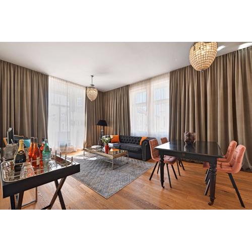 6 rooms
