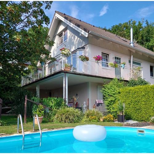 68m2 Ferienwohnung mit Pool und Garten