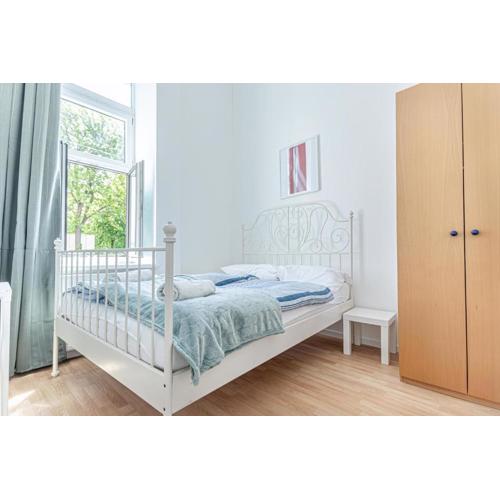 6BR Apartment / Shared Garden near Lorenz Böhler & Danube