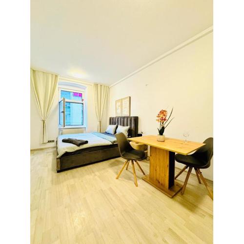 7BR Apartment for Big Groups, with Great Location