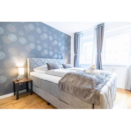 9-Min to City Center, Comfy 1BR and 1LR with Balcony