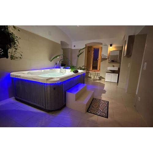 African Paradise with Jacuzzi & Sauna