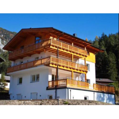 Alpenmond Appartment Halbmond