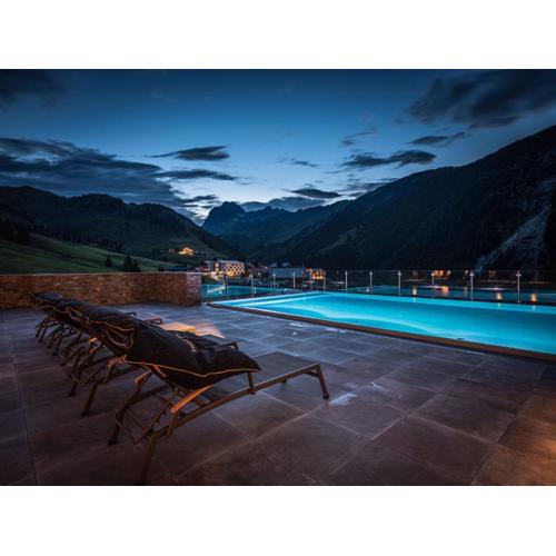 AlpenParks Hotel & Apartment Arlberg Warth mit Pool