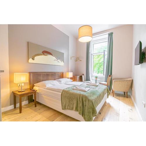 Amazing 1BR & 1LR Apt & 5 Private Bedrooms by Mariahilfer