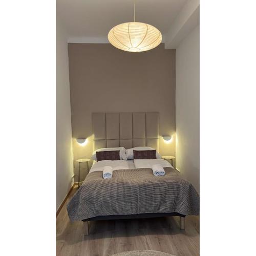 Amazing 1BR & LR Apt, Great for Long Term Next to Rennweg