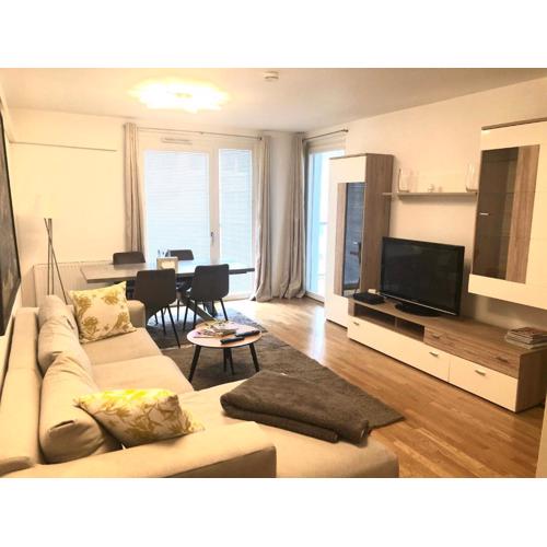 Amazing Austria Center Apartment near UNO City
