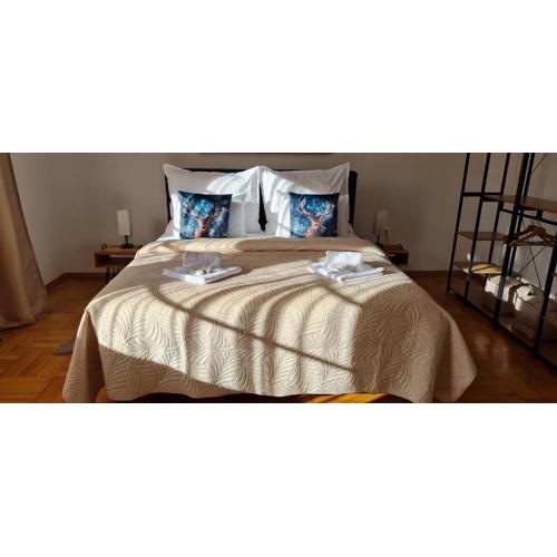 aNNa s Cozy Home with Private Forest, Canopy Terrace & Parking, near Red Bull Ring