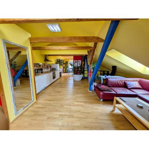 Anton's bunte Welt (100 m², Parkplatz, Garten und viel mehr)