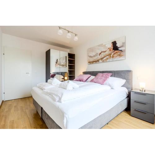 Apartment in a green location with Parking & Balcony, Walking distance to U1 Metro