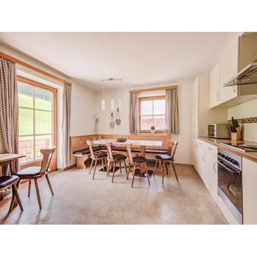 Apartment in Hainzenberg near Ski Lift