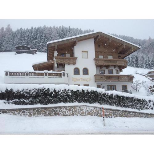 Apartment in Hainzenberg near Ski Lift