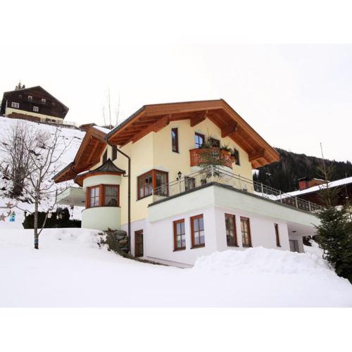Apartment in Hüttschlag near Ski Bus