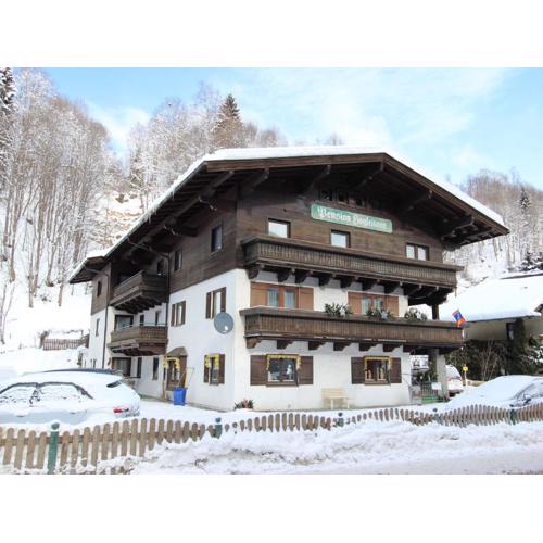 Apartment in Saalbach near Ski Slopes