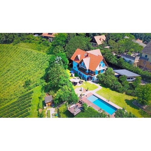 Apartment mit Pool und Aussicht
