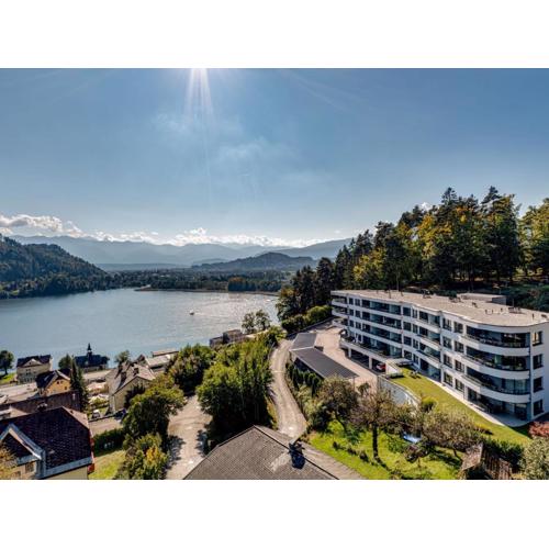 Apartment Top 5 Alpe maritima Seeblick-Bergkulisse by Interhome