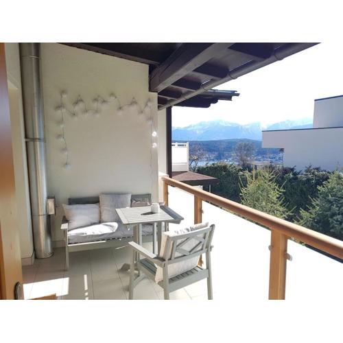Appartment BERGE byTILLY - in den Hügeln über Velden - idyllische Waldrandlage - überdachter Balkon mit Blick in den Garten - 3 Autominuten ins Zentrum und zum Wörthersee - Carport - Waschmaschine & Trockner - WLAN - Smart TV