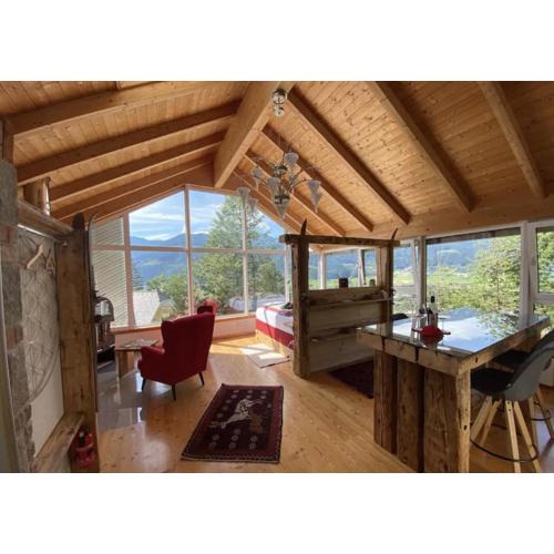 Atelier mit Bergblick