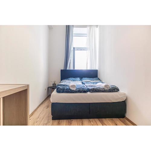 Attractive 1BR and 1 LR Apt Comfortable Design, Great Location