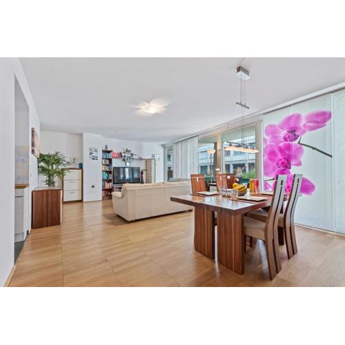 Avío, 1 Bedroom, in the city center, Garage, Terrace