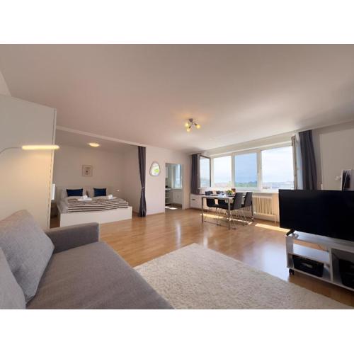 Avío, sunny side Studio, AC, smart TV