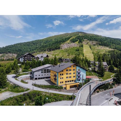 Basekamp Mountain Budget Hotel