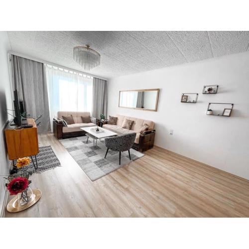 Best Rated Central Apartment Vienna - AC, WiFi, 24h7days Self Check-In, Board games, Netflix
