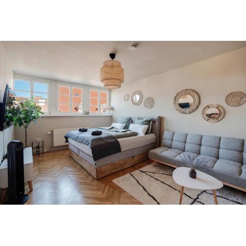 Boho Design Studio - Historic City Center with Free Parking & AirCon by HERO HOMES