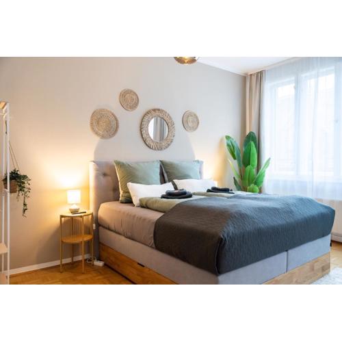 Boho Living Studio - Historic City Center with Free Parking by HERO HOMES