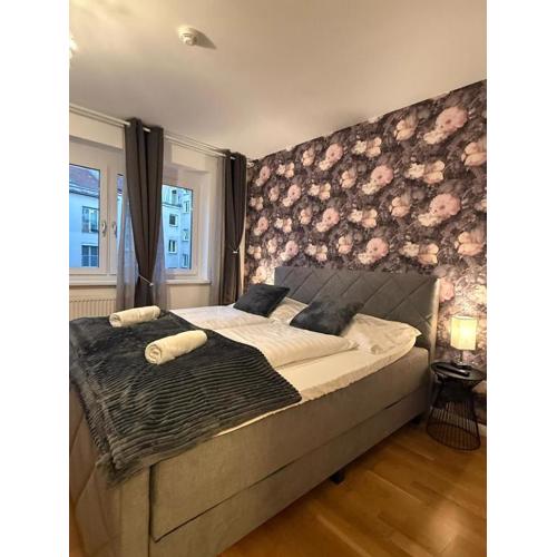 Bright 1BR Apartment with Living Room & Balcony