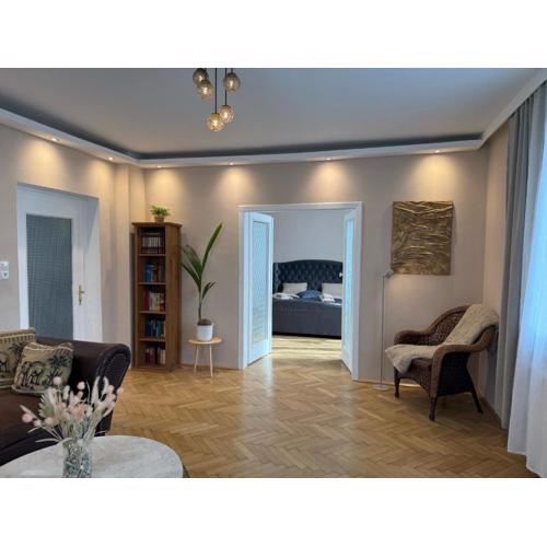Bright apartment with parking near Schönbrunn