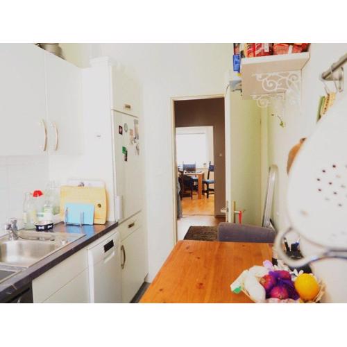 Calm enlivened flat 10min walk from center