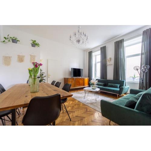 Central apartment in Viennese old building