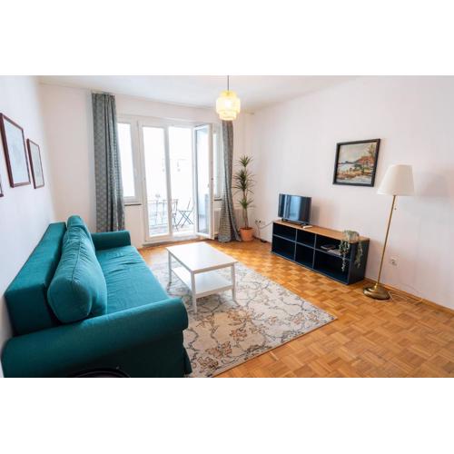 Central Living Apartment Opera