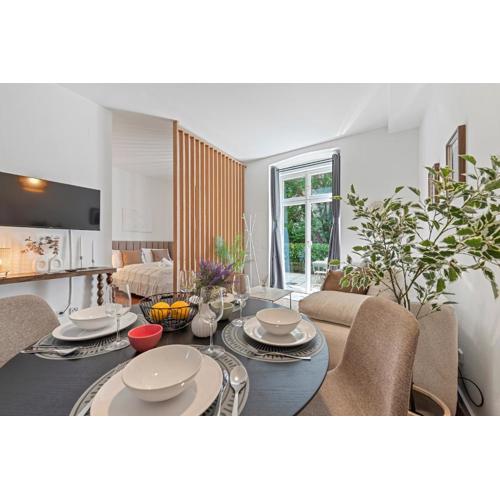 Central & Peaceful Apartment with Terrace