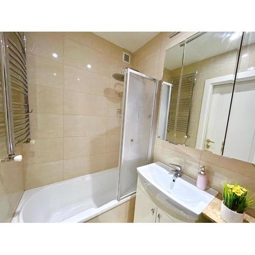 Central Spacious Flat with Balcony City View