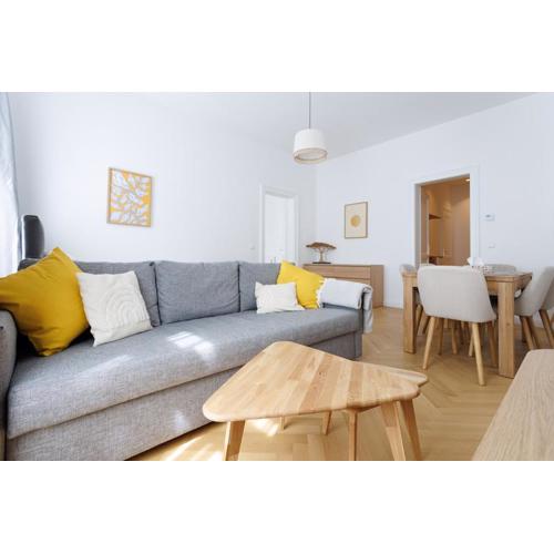 Central Stylish Apartment near Opera
