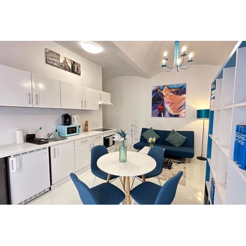 C’est la vie à Paris Apartment