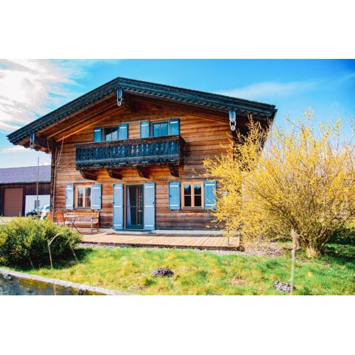 Chalet im Grünen in Seenähe
