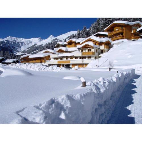 Chalet in Saalbach near Ski Lift & Sauna