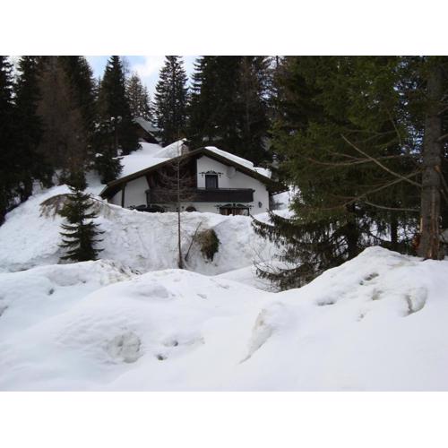 Chalet Nassfeld near Ski Slopes
